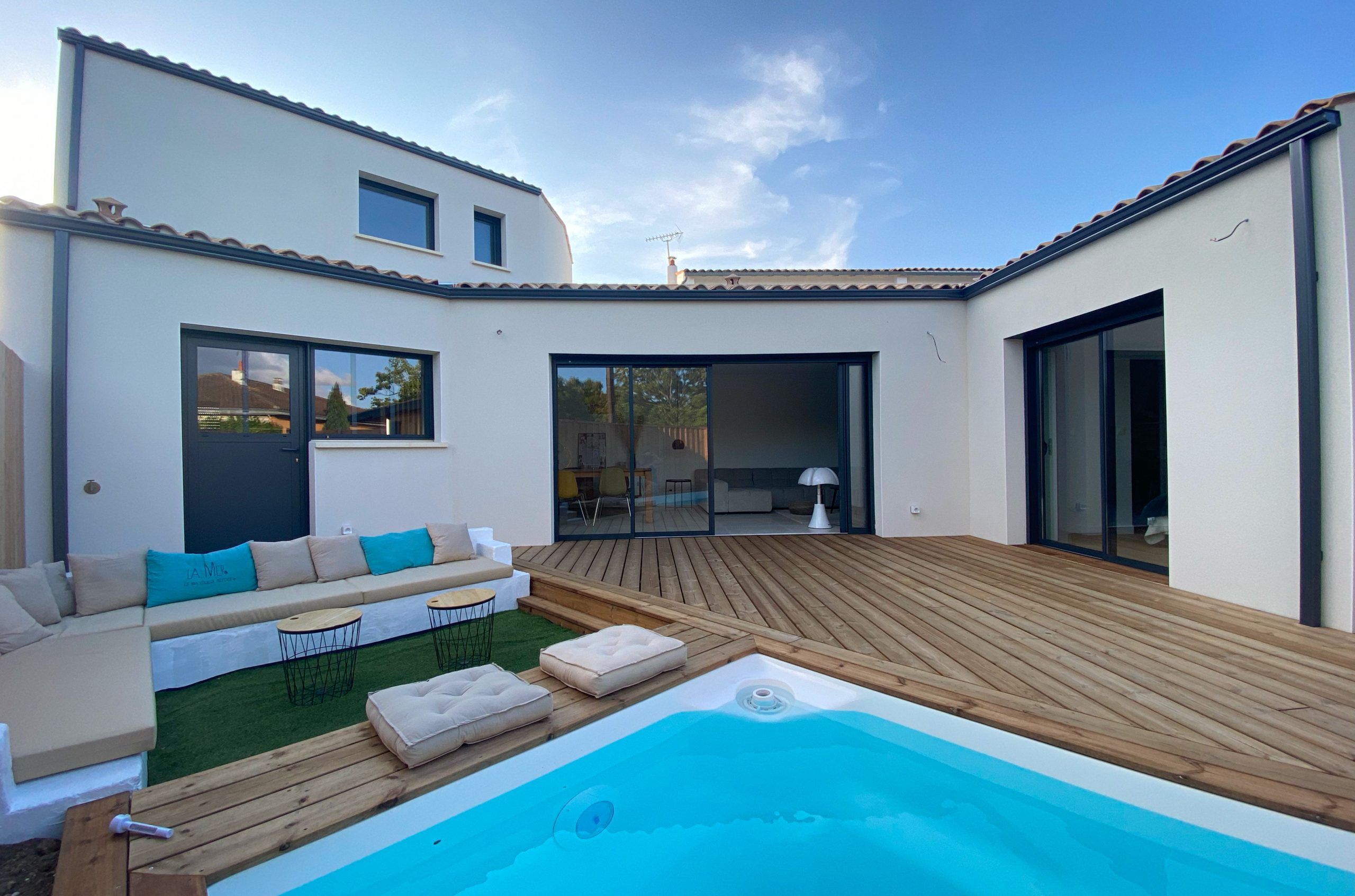Articles: Rénovation à Royan : pourquoi faire appel à un maître d&rsquo;œuvre pour vos travaux d&rsquo;ampleur ?